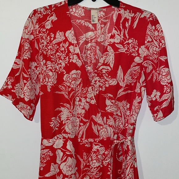 H&M Wrap Maxi Dress.  Red Floral Pattern with layered Skirt.  Size 6. - Picture 5 of 13